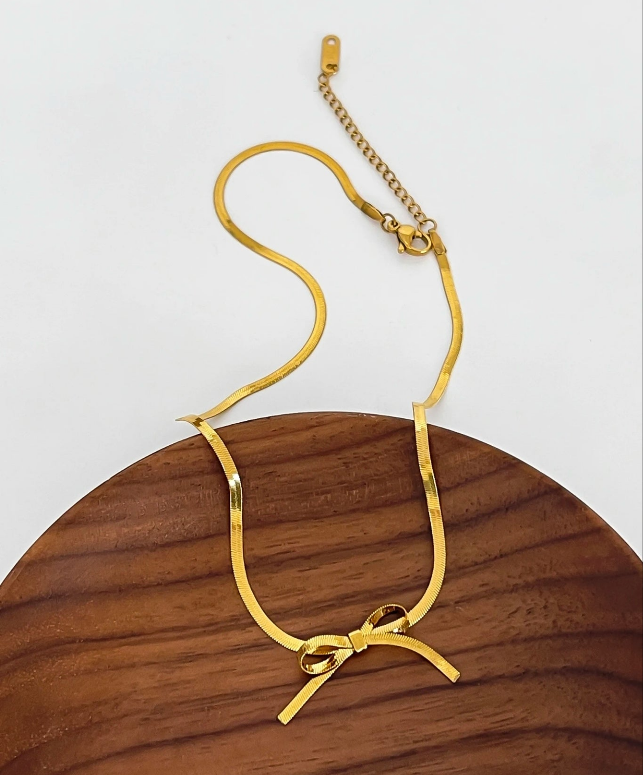 Bow Snake Necklace
