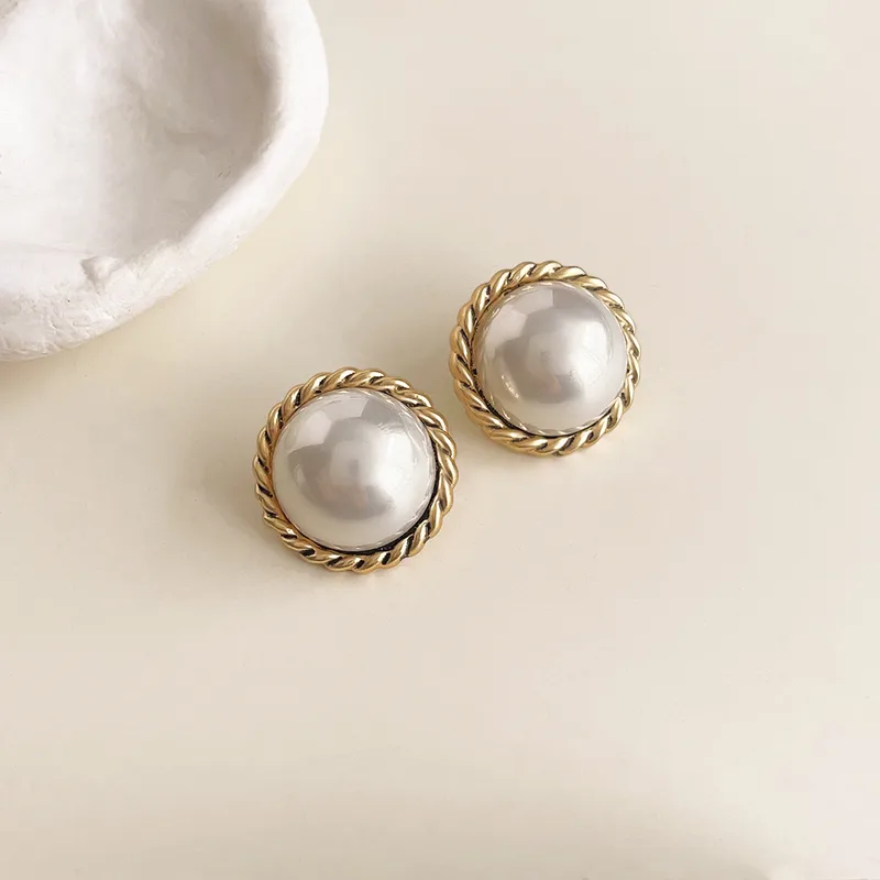 Pearl Vintage Earring