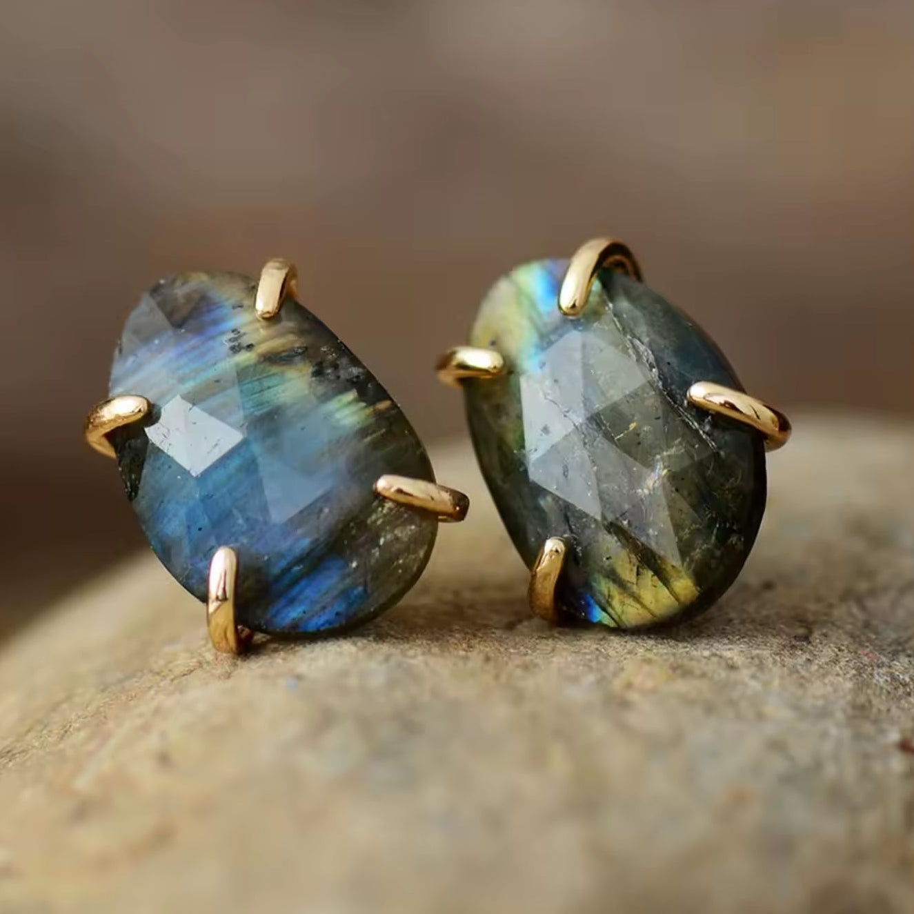 Piedra Minimal Earring