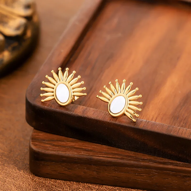 Mini Pendant Earring