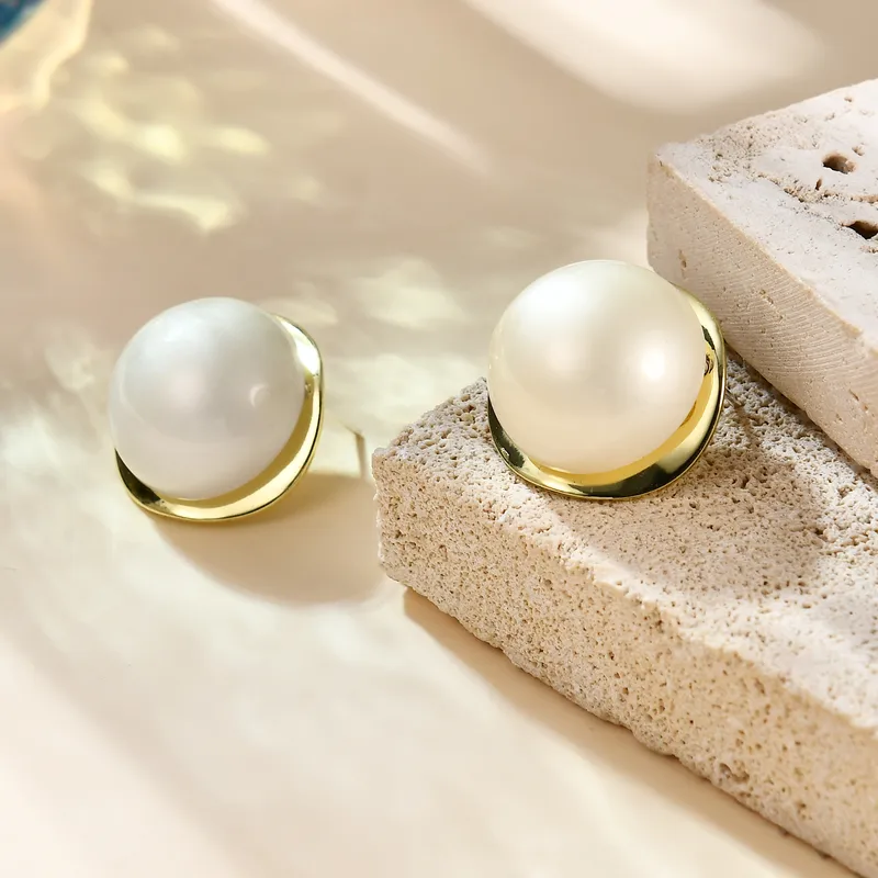 Huge Pearl Earring