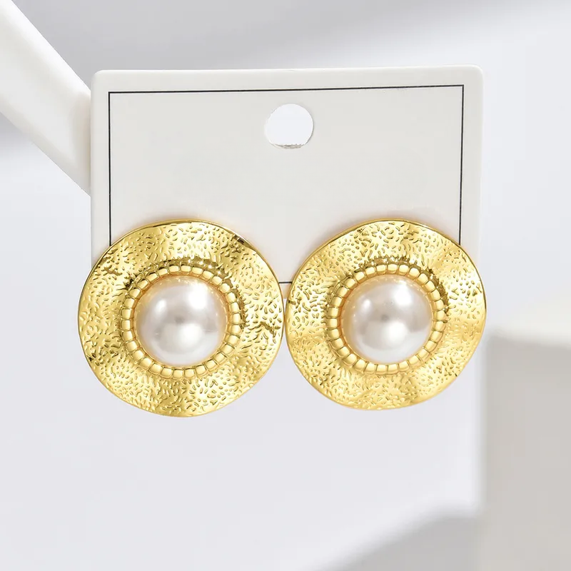Circle Gold Pearl Earring